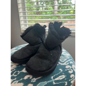 UGG Kids Mini Bailey Bow II Black‎ Suede Sheepskin Boots Size 4